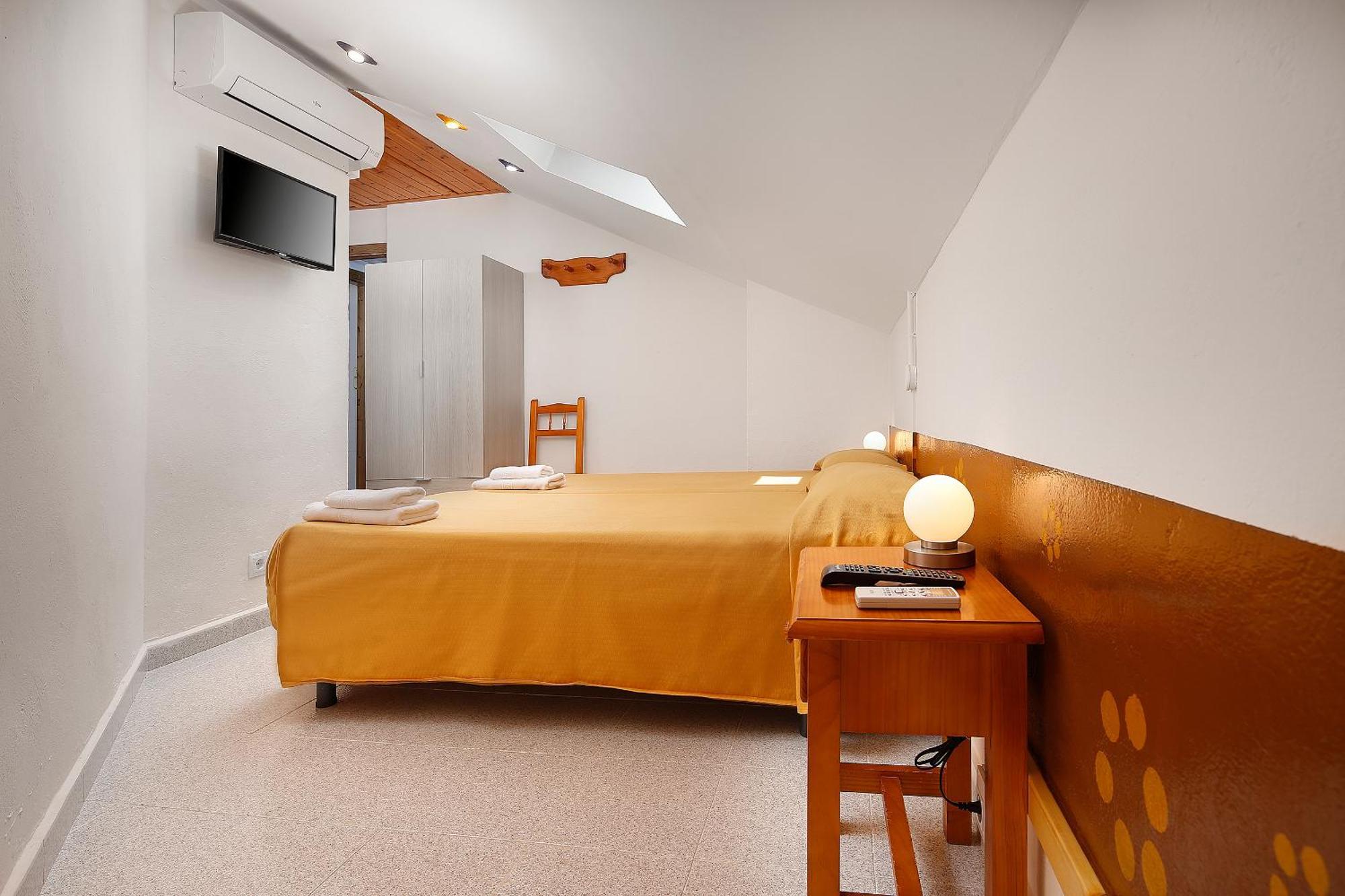 Albergue Sierra De Arbe Naval エクステリア 写真